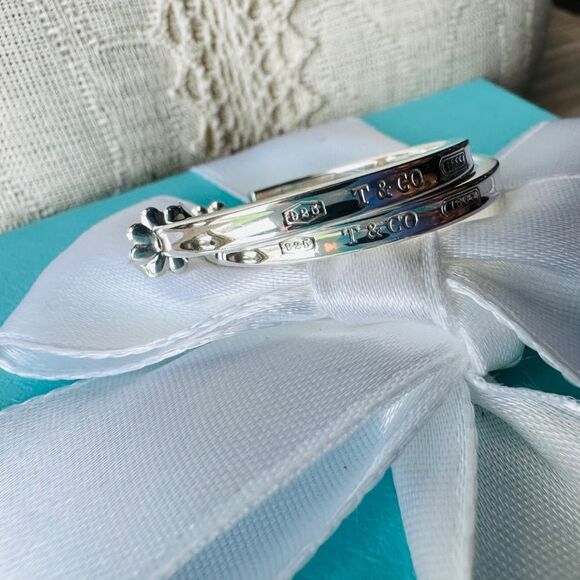 Tiffany & Co 1837 Hoop Earrings in Silver, Medium - Picture 1 of 7